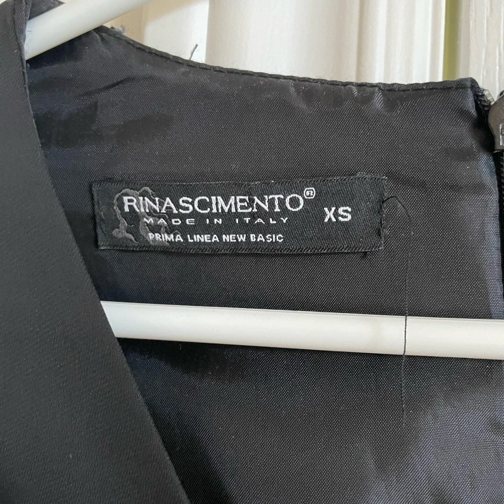 Black satin type dress - Picture 3 of 3